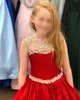 Little Miss Pageant-Kleid für Teenager, Junioren, Kleinkinder 2021, mit AB-Steinen verziert, kristallroter Satin, langes Mädchen-Abschlussballkleid, formelle Party, Rosie, Reißverschlusstaschen auf der Rückseite