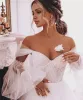 Superbes robes de mariée robe nuptiale de l'épaule avec manches longues détachables en dentelle applique de balayage perlé