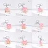 Alfabeto cor-de-rosa Keychain Português Carta Chave Anel Glitter Gradiente Resina Folha De Ouro Artesanato Espelho De Carro Bolsa Charms Presente Acessórios