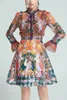 Runway Designer Style Vintage Wiktoriański Drukowane Linii Ruched Ruffles z długim rękawem Bow Stand Collar Mini Sukienka Kobiety Femme 210421