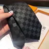 Мужчина роскошная галстука Damier стеганые галстуки дизайнерский галстук шелковой галстук с коробкой Черно -синий белый 83K5#A8HW