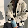 Cappotto in pelliccia sintetica da donna autunno inverno visone imitazione a strisce di mucca in bianco e nero Capispalla in pile di fascia alta sciolto peloso addensare calorosamente peluche a maniche lunghe imbottito