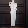 Kadınlar Beyaz Artı Boyutu Elbise Kolsuz V Boyun Ruffles Parti Kutlamak Bodycon Etkinlik Durum Akşam Doğum Günü Robe Fo Lady 210527