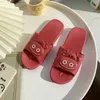 HQFZO Frauen Hausschuhe Weiche Flip-Flops Flache Sommer Bad Slipper Non-slip Öffnen Schlepptau Cartoon Kuh 2021 Neue De mujer Y1007