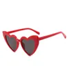 패션 여성 타원형 하트 스타일 고양이 눈 선글라스 하트 렌즈와 간단한 컬러 솔리드 프레임 11 색 도매