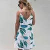 Sexy femmes Vestidos feuille imprimer col en V dos nu vacances d'été Boho plage Spaghetti sangle sans manches Slip robe 210416