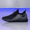 Najwyższej jakości 2021 Przyjazd Knit Buty do biegania Mężczyźni Kobiety Sportowe Pernise Runners Trzy Czarny Szary Różowy Białe Środki Outdoor Sneakers Rozmiar 35-40 Wy11-1766