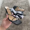 2021 Yeni Moda Seksi Ayakkabı Kadın Sandalet Kare Toe Ince Topuk Çapraz Kayış Parti Ayakkabı Yüksek Topuklu 9 cm Siyah Beyaz Boyutu 35-42 X0526