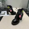 Botas Mulheres Outono Inverno Inverno Botão Multicolor Gradiente Cor Boot Violeta Preto Vermelho Cadarços Confortável Desgaste Real Medalha de Couro Calçados Sapatos