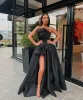 블랙 댄스 파티 드레스 2022 Strapless Satin 깃털 라인 높은 스플릿 이브닝 드레스 사용자 정의 만든 스윕 열차 공식 파티 가운 칵테일 드레스