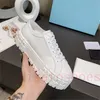 Nylon kvinnor designer sneakers vit svart beige casual skor triangel gummi 50 mm sula med hjul design duk plattform sko tränare