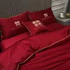 Sängkläder sätter kinesisk bröllop bomull fyra bit set ljusa röda broderade sängkläder dubbla lycka täcke täcken kuddar