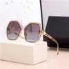 Okulary przeciwsłoneczne Designer Kobiety Oversized Fashion Sun Glasses Kobiet Vintage Eyewear Feminino Big Pearl Dhinestones Shade UV400 z pudełkiem