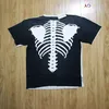 2021SS Patchwork T Shirt Men Kvinnor Tung Tyg Skelett Ben T-shirts Bad Broderi