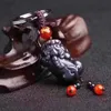Naturlig regnbåge ögon obsidian pixiu hänge bil nyckelring mode runt pärlor nyckelkedja zinc legering nyckel ring män kvinnor smycken gåva h0915