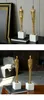Настенные часы абстрактные золотые мужские и женские металлические фигуры статуя украшения белый мраморной базовый скульптура художественный декор для дома гостиной офис