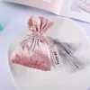 Mjuk Silk Velvet Drawstring Pouches Candy Wedding Gift Bags Christmas Party Packaging Väskor