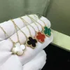 الموضة الكلاسيكية 4FOUR أوراق البرسيم قلادات الحزب الأم motherofpearl من الفولاذ المقاوم للصدأ مطلي 18K للنساء الفالنتين mother8876826065