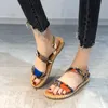 2021 Kvinnor Hamp vinkande sandaler damer pu läder spänne platt kvinnlig serpentin öppen tå skor kvinna Casual footwear stor storlek