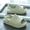 Sandalet yürümeye başlayan çocuk sandalet yaz bebek çocuklar yetişkinler slip-on kızlar kızlar köpük plaj slaytlar şeker renkli çocuklar hafif nefes alabilen z230707