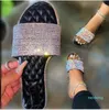 2021 Amazon desejo Estação Independente 2020 Novos Sapatos Femininos Cross-fronteiriços Comércio Exterior Plus Size Flat Strinestones Use chinelos femininos.