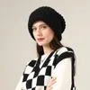 Moda na moda solta espessa cor de doces cor selvagem chapéu de lã outono inverno orelha quente proteção chapéus de malha para homens e mulheres presente xg0195