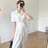 ホワイトシャツのドレスバインドウエストの夏のフランスのファッションの高級サテン半袖ミディドレス210608