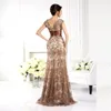 2022 Glamorös Champagne Mors klänningar Lace Mermaid Cap Sleeves Mother of the Bride Dresses V Neckline Beaded Wedding Party Gowns Back Out Out