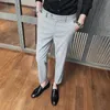 韓国のカジュアルなビジネスのドレスパンツメンズオフィスの社会的なズボンの固体色の色の結婚式のズボン足首の長さ灰色ブラック210527