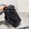 Zongzi Shape Backpack Designer de luxo Nylon Material Material Bolsa de ombro cl￡ssica Zipper Backpack preto Viagem branca Pocket180y
