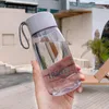 Bottiglie d'acqua semplici e pratiche, tazze portatili personalizzate in plastica resistente alle cadute, tazze sportive con stampa inglese trasparente