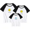 Sommarfamiljen ser matchande outfits T-shirt Kläder Mamma Fader Son Dotter Kids Cartoon Printing Sun Cloud 210429