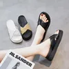Zapatillas 2021 Moda Verano Mujeres Grueso Inferior Casual Comfort Zapatos al aire libre Playa Sol afuera Solting Sandals