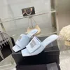 Chinelos de diamante de alta qualidade! Tecido muito confortável de vison. Calçados femininos de couro real Salto luxuoso 5cm 35-40