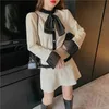Elegancki Vintage Dwie kawałek Spódnica Zestaw Kobiety Wiosna Bow Top + Line Mini Garnitury Stroje Koreańskie Mody Damskie 2 szt 210513