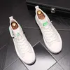 Nyaste trendmännens broderi Högtoppar Casual Lace Up Board Shoes Manlig trendsättare Sport Walking Sneakers Driving Moccasins Loafers X46