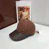 Eğlence Katmanı Deri Topu Kapaklar Erkek Kadın Ayarlanabilir Snapback Metal Mektup Tasarımcı Beyzbol Şapkası Unisex Sun Şapka