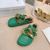 مصممون أحذية 2021 باوتو النعال الصنادل سلسلة معدنية ارتداء شقة الترفيه المرأة