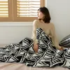 毛布の創造的な三角形の幾何学的投げ毛布北欧風の柔らかいかぎ針編みの暖かいベッドスプレッドベッドソファーの家の装飾