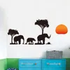Elefantvandringar i skogen under inställning Sun DIY Wall Sticker Avtagbara vinyldekaler för vardagsrum Bakgrund Sovrum 210420