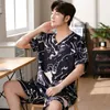 Soie Hommes Pyjamas D'été À Manches Courtes Shorts Deux Pièces Costume Tendance De La Mode Casual Lâche Mince Section Cool Maison Vêtements Hommes 210901