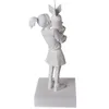 Bomba moderna hugger Banksy escultura bomba menina rua arte resina estátua criativa casa decoração de mesa presentes 32 cm branco preto Statue1074928