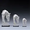 北欧の単純さの幾何学的な白い馬の頭像動物のアート彫刻樹脂工芸品の家の装飾工芸品創造的210414