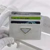 lyxiga PU-läderfodral 8-färgs mappbankkortplats ID-kortplatser är lätta att bära, med 3-portars kortklistermärkesväska