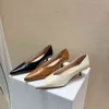 Mode Femmes Pumelles pointues Toe Couleur Solid Brown Beige Beige Spondore Slip sur Mules Mince Moyenne Talons Casual Diapositives Pompes 210513