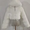 女性の毛皮のフェイクhapedy高品質の毛皮の毛皮のようなトリミングコートショートジャケットの女性ふわふわのトップコートフード付き冬のジャケットマントーフェムム