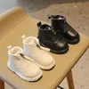ブーツ冬の赤ちゃんの毛皮の靴幼児暖かいぬいぐる革のジッパー足首7-25mテニスブラック、白、小さな子供たち