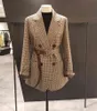 Kontor Ladies Double Breasted Pocket Plaid Blazer And Jacket Work Suit Långärmad Notched Kvinna Blazer Coat With Belt 210514