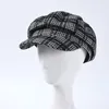 Stingy Brim Hats Wholesale Houndstooth Octagonal för kvinnor och män stickade Tweed Sboy Caps Par Vintage Artist Visor Cap