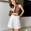 Surmiitro sommar mode khaki svart vit shorts kvinnor koreansk stil hög midja bred ben kort byxor kvinnlig med bälte 210712